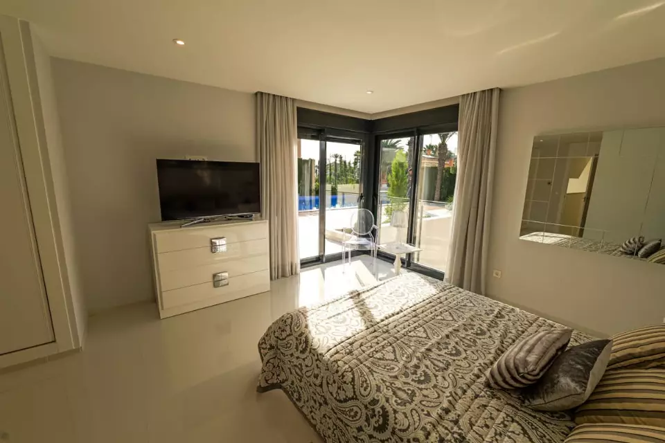 Villa La Veleta in Torrevieja - экстерьер фото 1