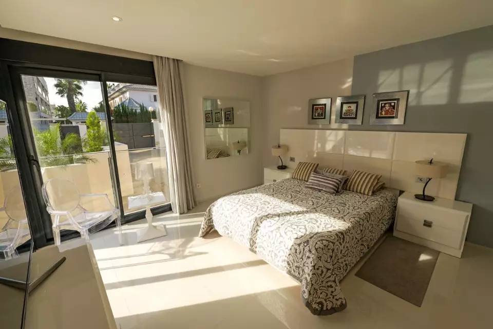 Villa La Veleta in Torrevieja - экстерьер фото 1
